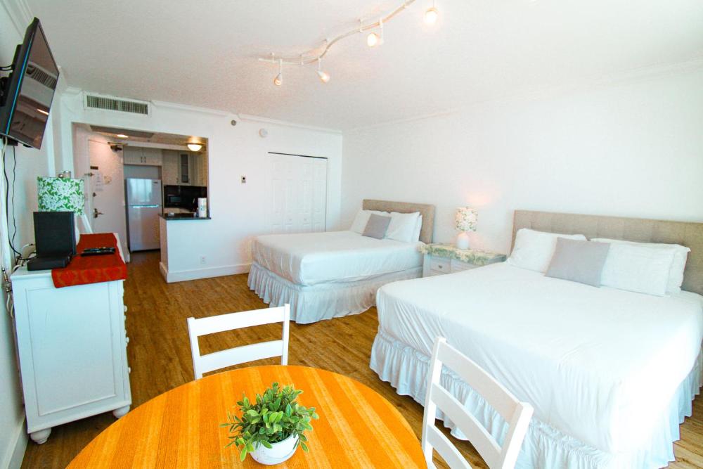 Castle 1029 Balcony studio with Ocean View, Pool, Tennis and Free Parking