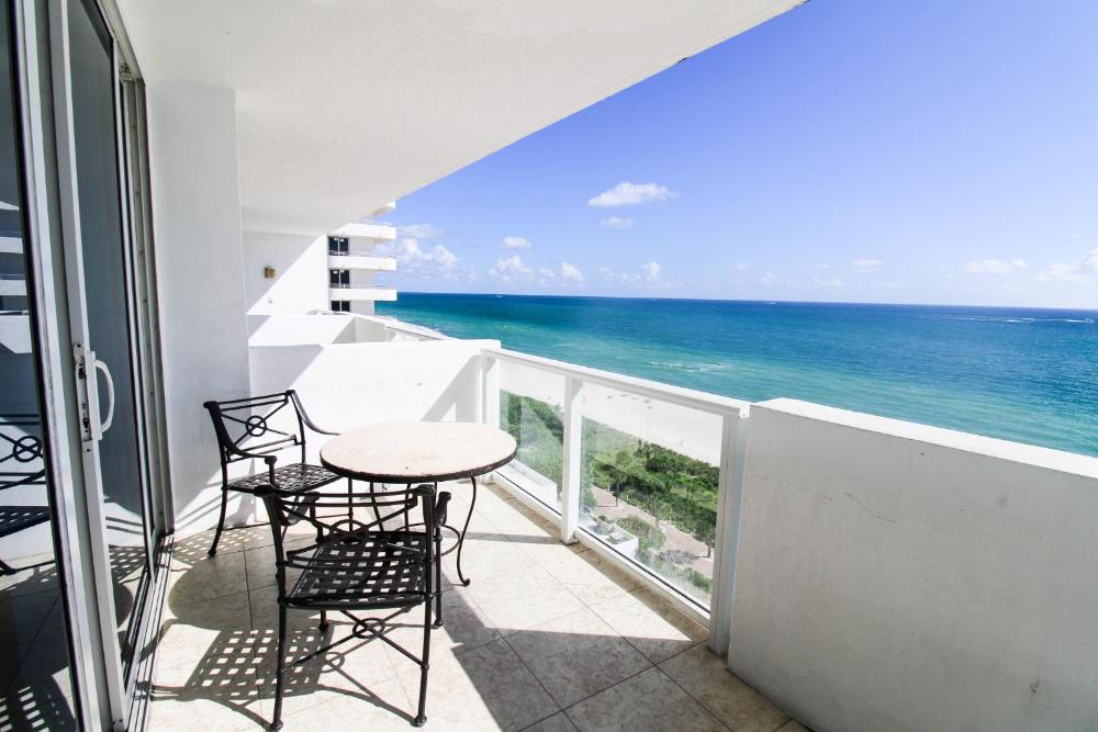 Apartment with Balcony interior